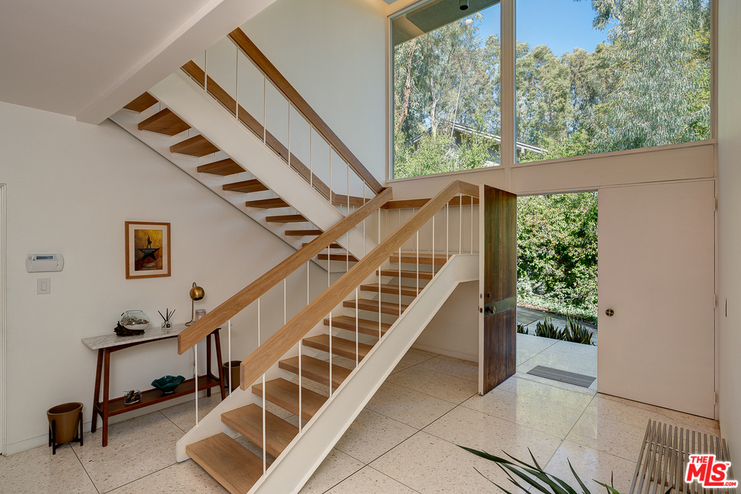 1490 El Mirador Drive Pasadena, CA 91103 - Photo 3 of 52 a view of entryway