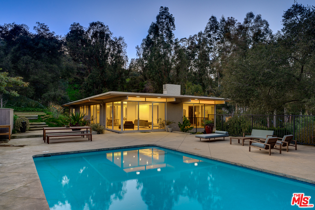 1490 El Mirador Drive Pasadena, CA 91103 - Photo 47 of 52 a view of a swimming pool with chairs