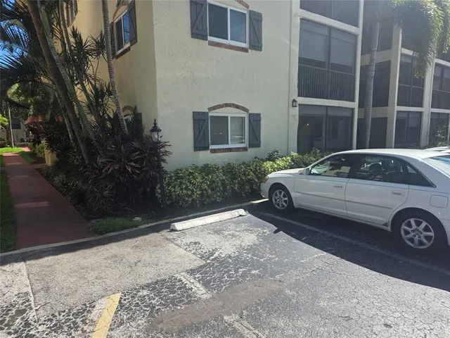 $2,000 | 259 South Cypress Road, Unit 509, Pompano Beach, FL 33060