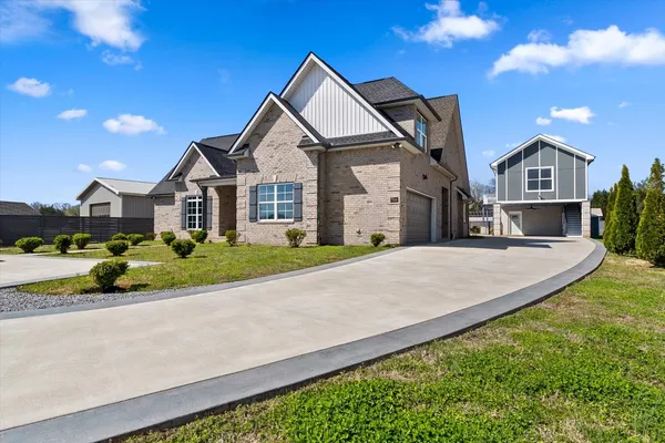 $949,900 | 7566 Don Bruce Court, Christiana, TN 37037