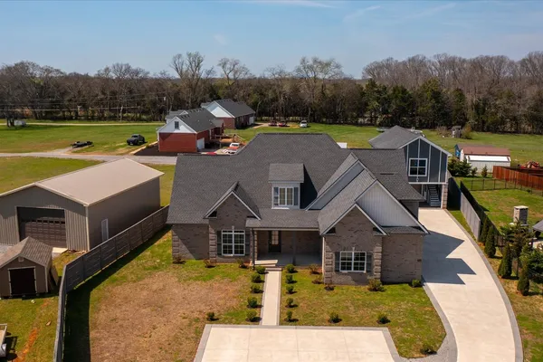 $939,900 | 7566 Don Bruce Court, Christiana, TN 37037