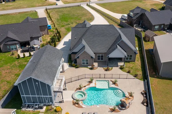 $939,900 | 7566 Don Bruce Court, Christiana, TN 37037