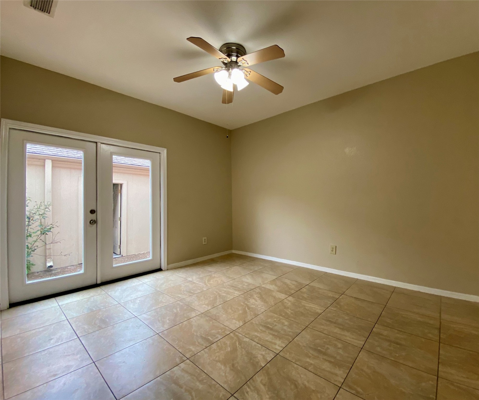 752 Augusta Drive Houston, TX 77057 - Photo 14 of 39 a view of an empty room with a window