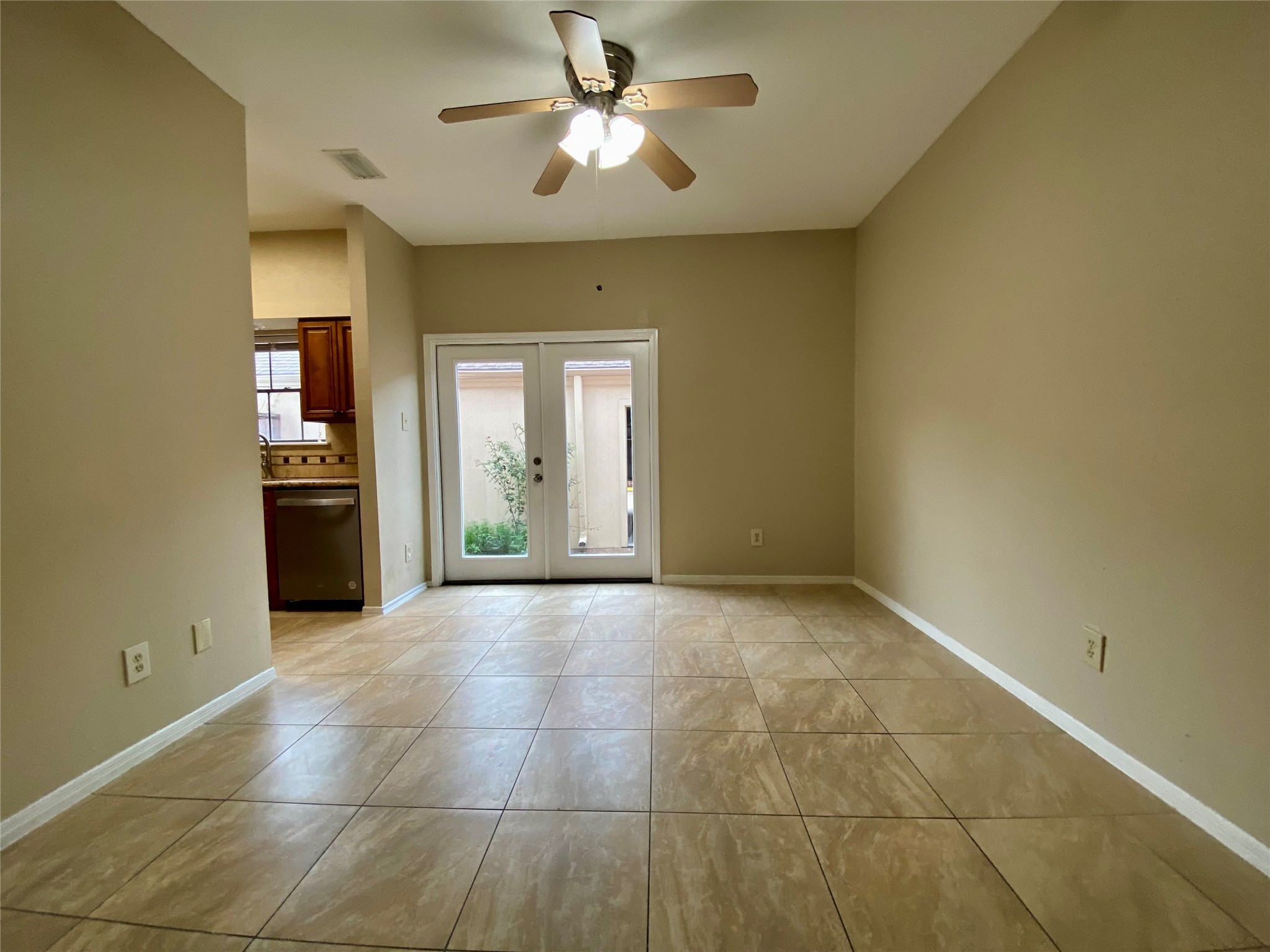 752 Augusta Drive Houston, TX 77057 - Photo 15 of 39 a view of an empty room with a window