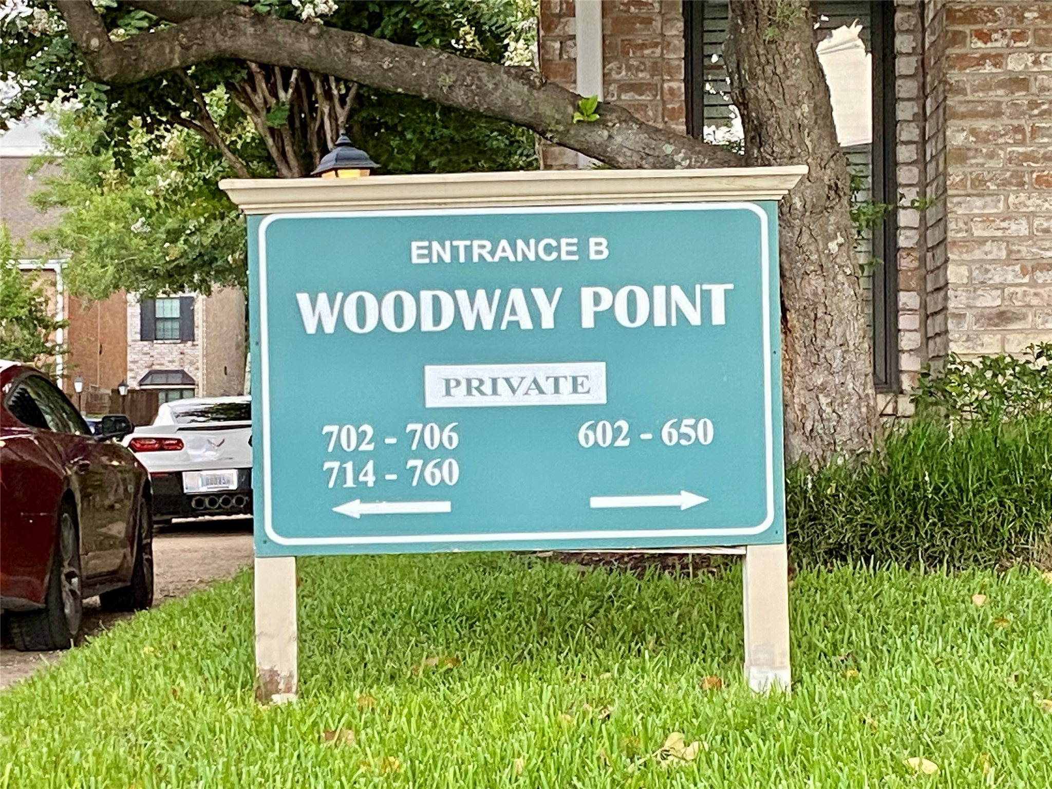 752 Augusta Drive Houston, TX 77057 - Photo 32 of 39 a sign on the side of a building