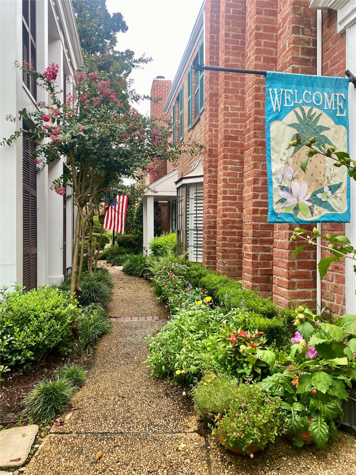 752 Augusta Drive Houston, TX 77057 - Photo 39 of 39 a view of a bunch of flowers and buildings