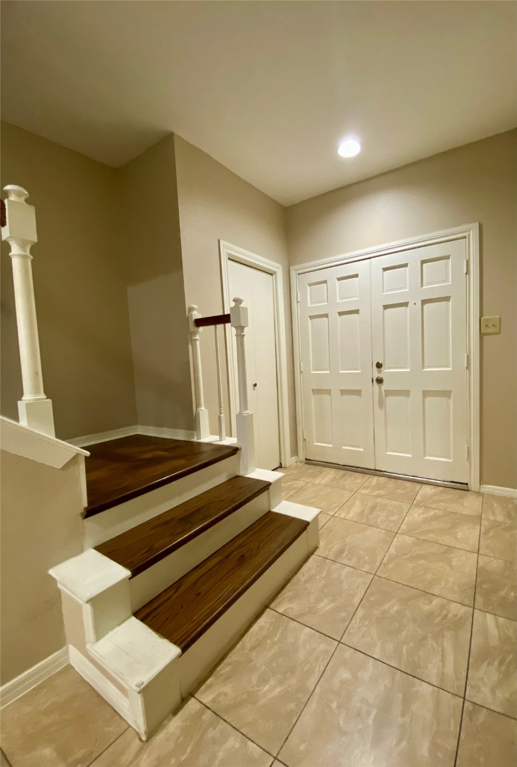 752 Augusta Drive Houston, TX 77057 - Photo 7 of 39 a view of entryway with wooden floor