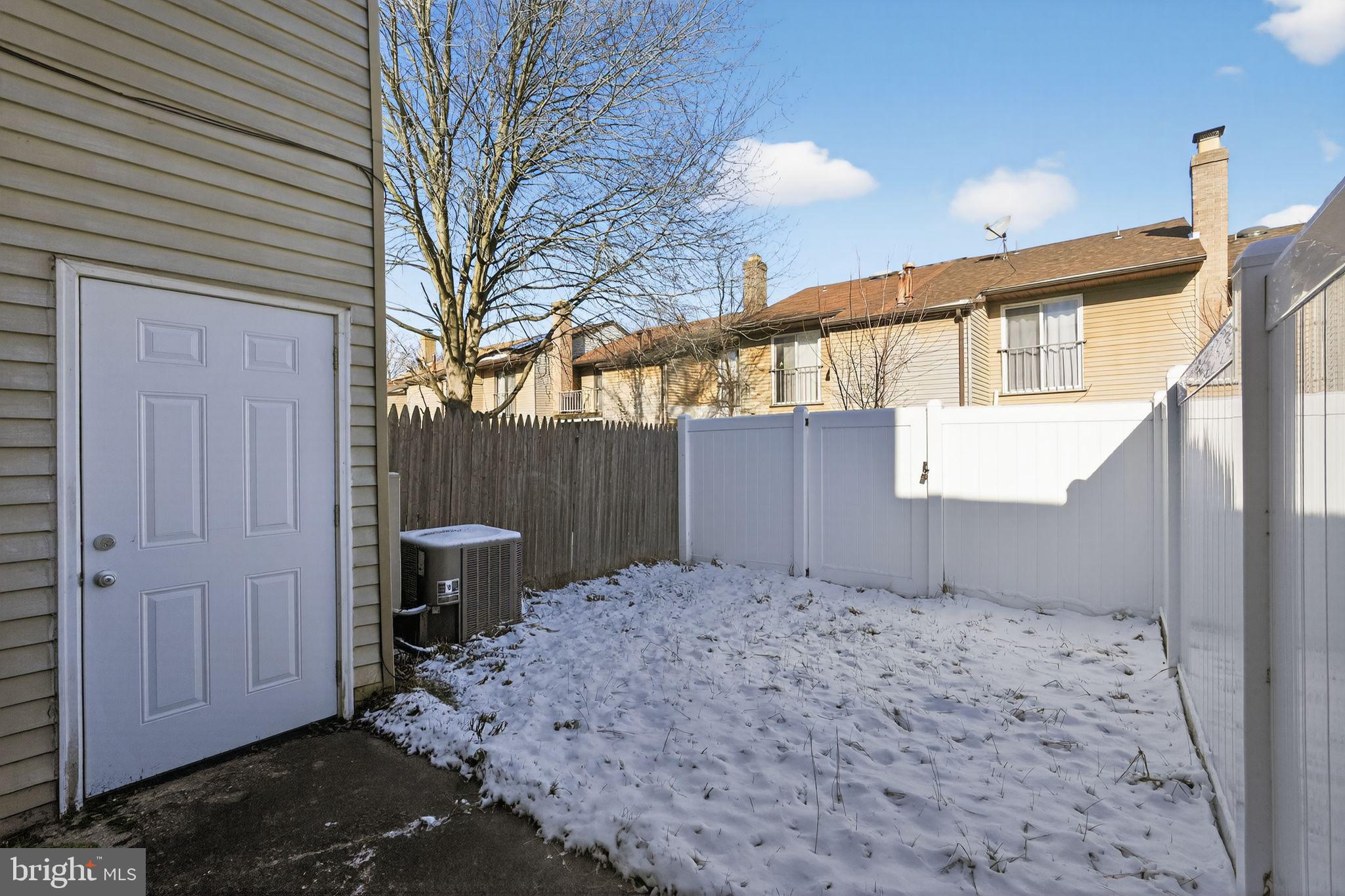 285 Via Cascata Drive Clementon, NJ 08021 - Photo 14 of 15 a backyard of a house
