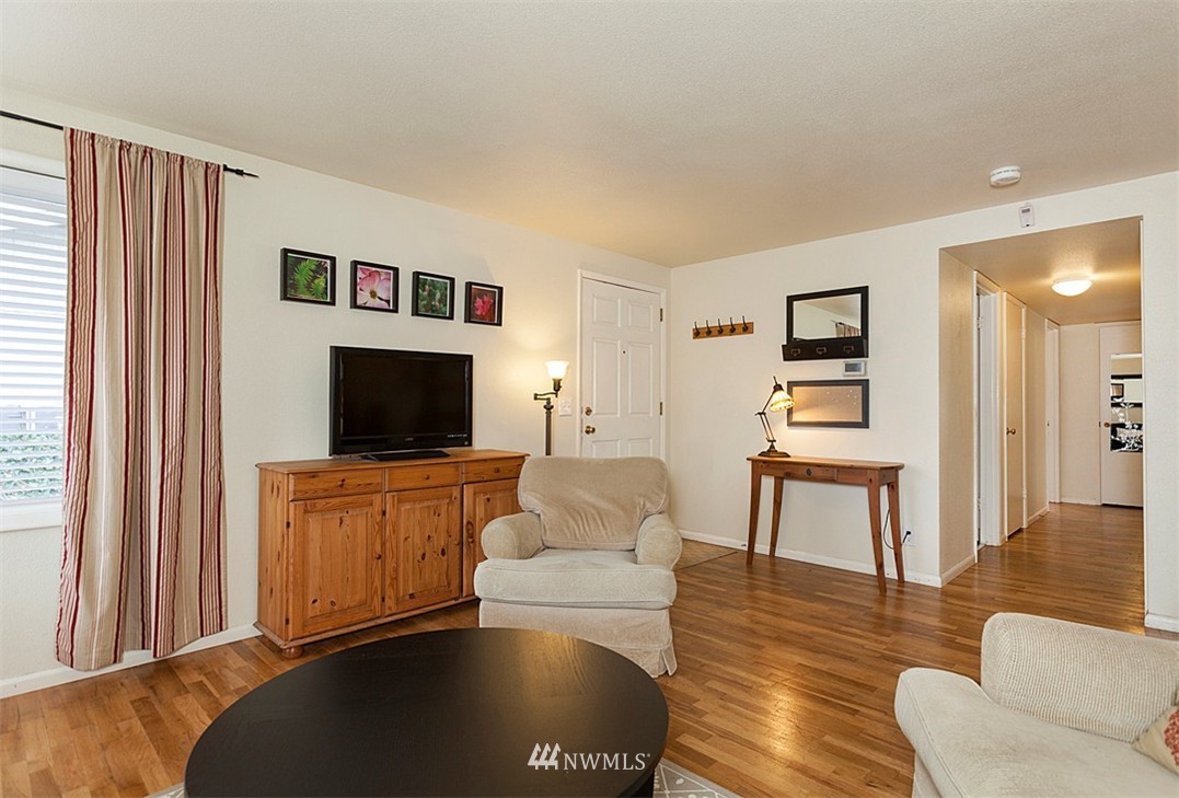 11902 Southeast 170th Place Renton, WA 98058 - Photo 5 of 24 Gallery Image 5