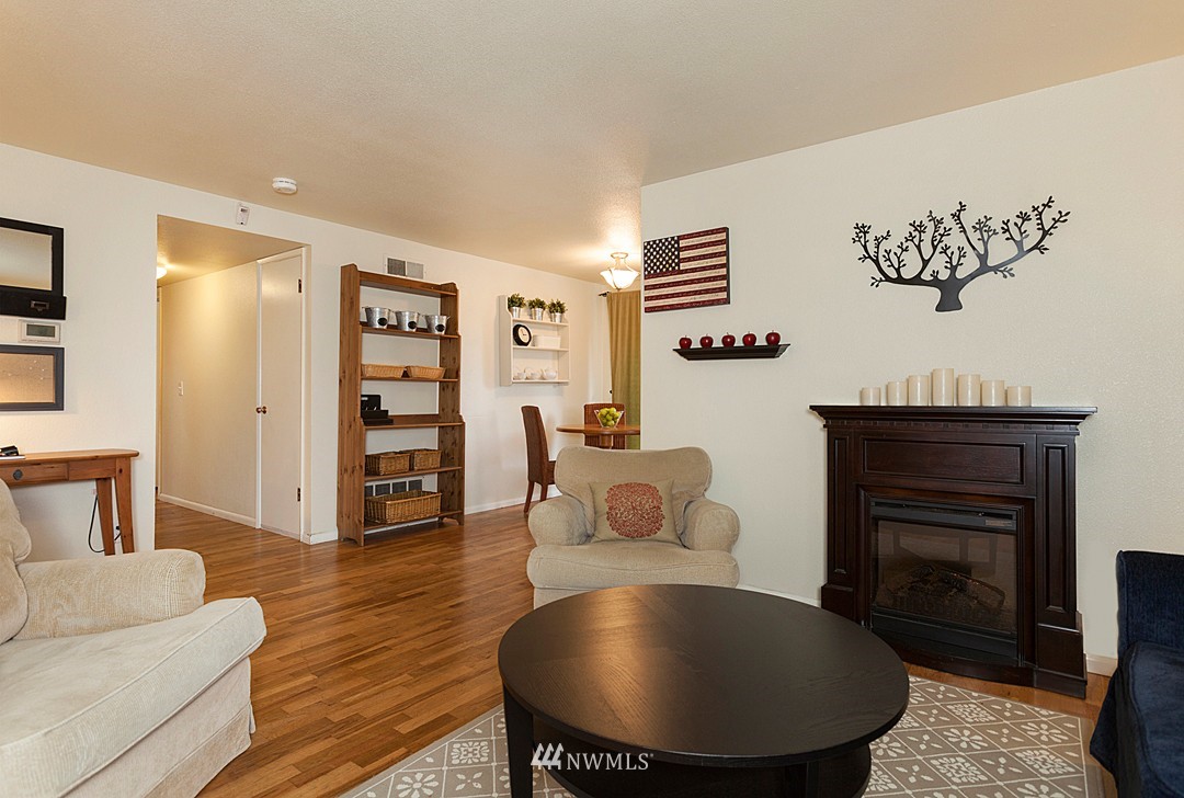 11902 Southeast 170th Place Renton, WA 98058 - Photo 6 of 24 Gallery Image 6