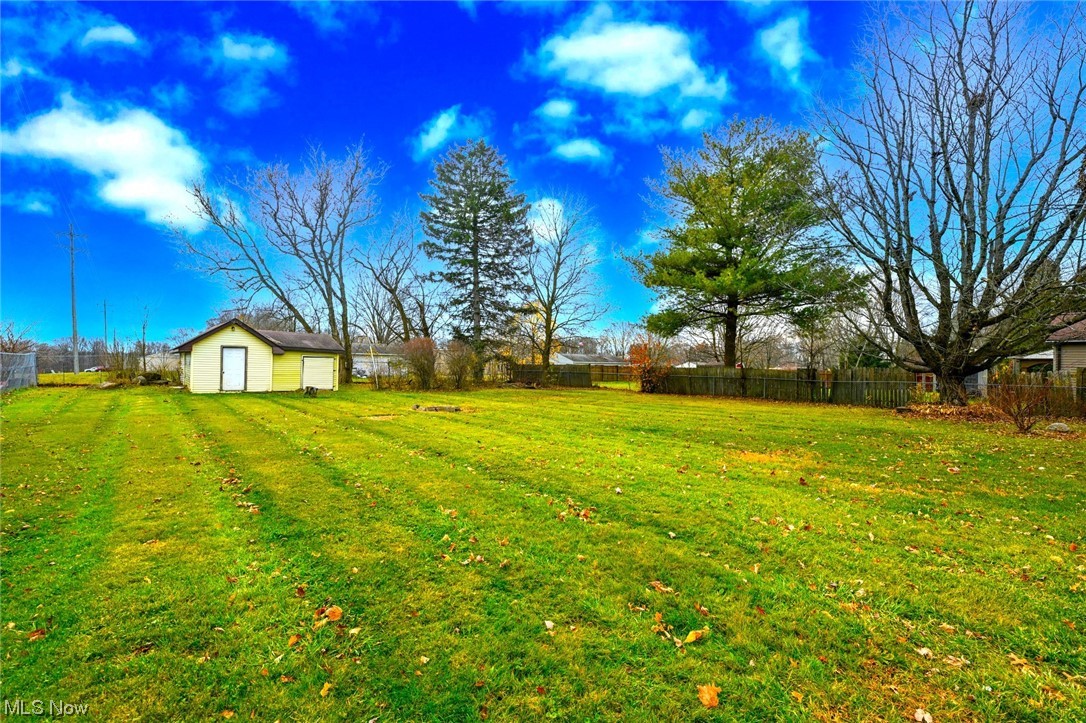 3472 Brunk Road Akron, OH 44312 - Photo 3 of 29 *NICE BACK YARD ~