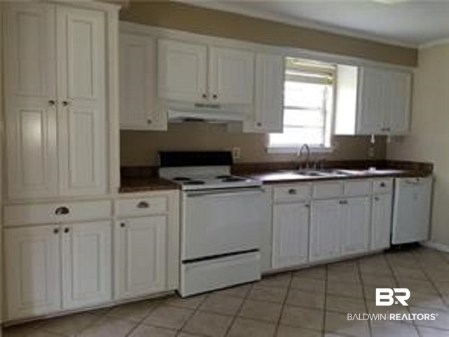 112 South Mauvilla Drive Chickasaw, AL 36611 - Photo 2 of 5