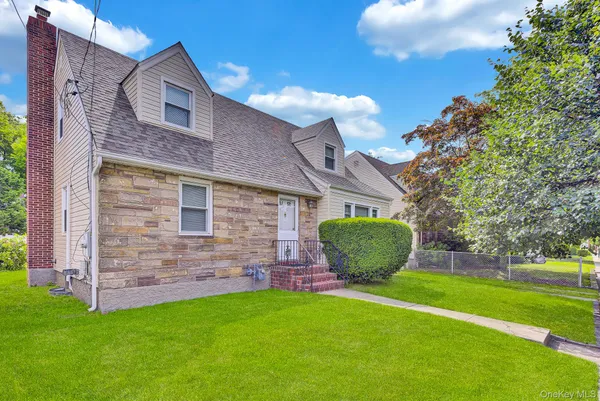 $5,200 | 28 North 12th Street, New Hyde Park, NY 11040