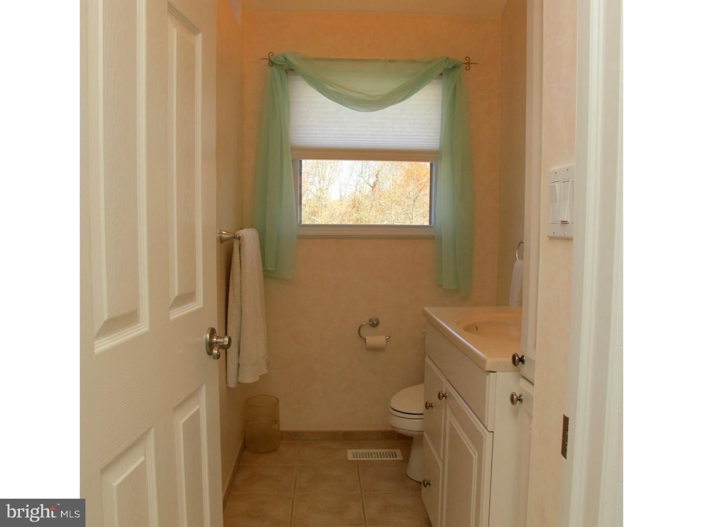 138 Red Stone Ridge Delran, NJ 08075 - Photo 20 of 25 Bathroom