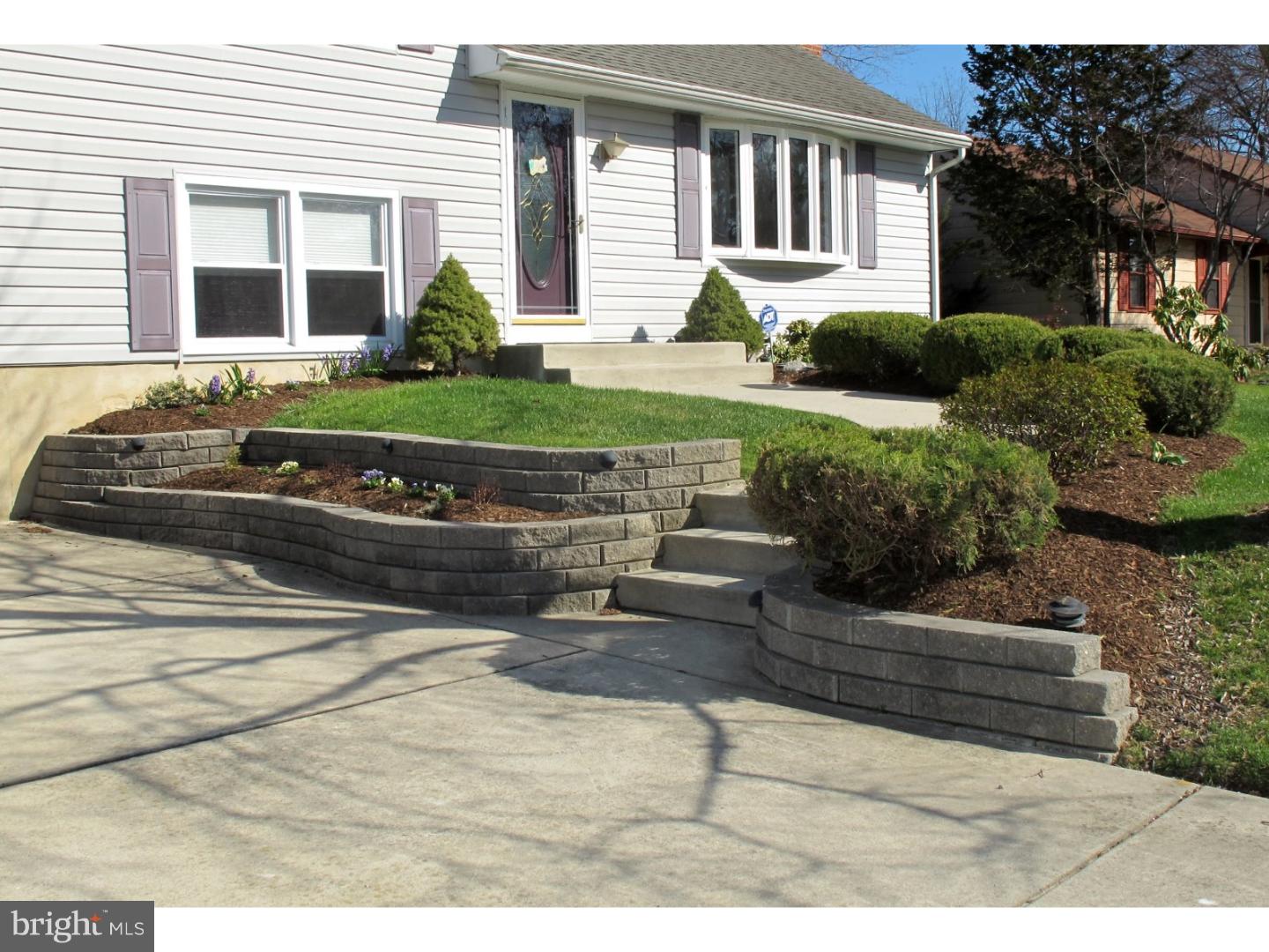 138 Red Stone Ridge Delran, NJ 08075 - Photo 3 of 25 Front Yard