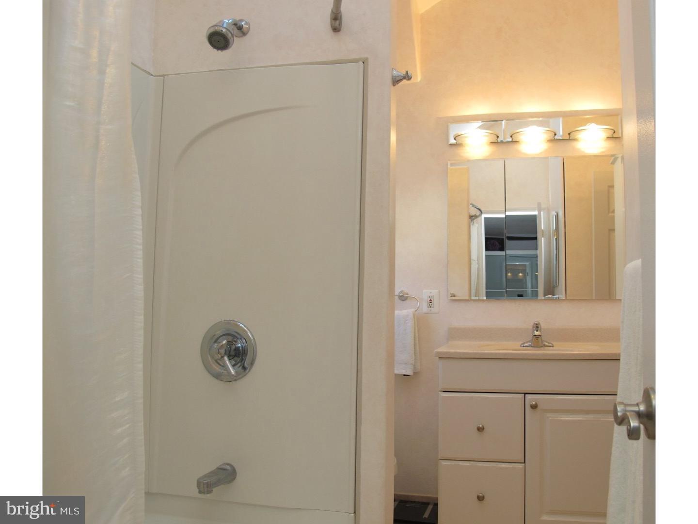 138 Red Stone Ridge Delran, NJ 08075 - Photo 21 of 25 Bathroom