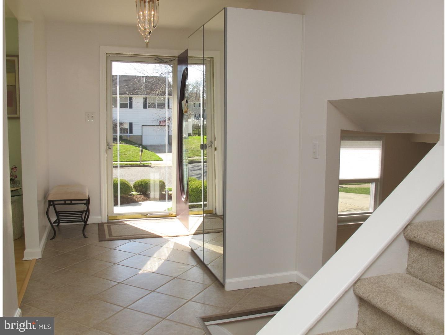 138 Red Stone Ridge Delran, NJ 08075 - Photo 7 of 25 Foyer