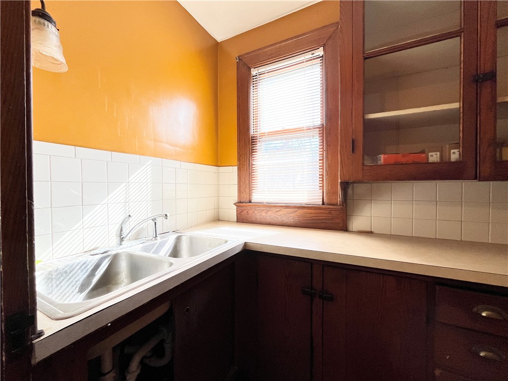 481 Lexington Avenue Rochester, NY 14613 - Photo 18 of 38