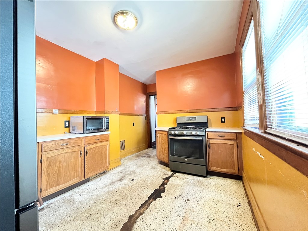 481 Lexington Avenue Rochester, NY 14613 - Photo 20 of 38