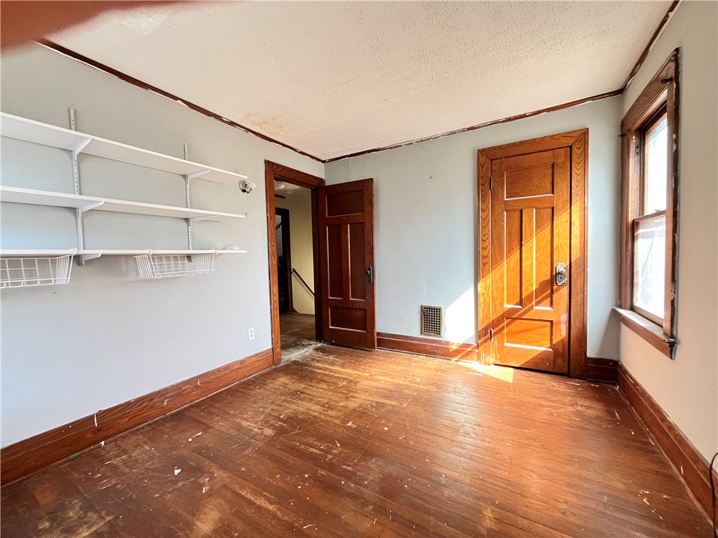 481 Lexington Avenue Rochester, NY 14613 - Photo 26 of 38