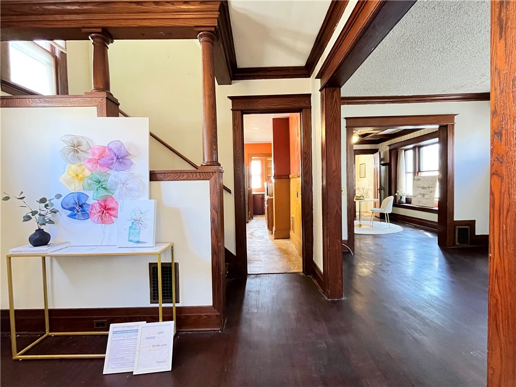 481 Lexington Avenue Rochester, NY 14613 - Photo 6 of 38