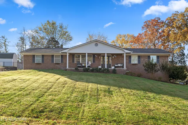 $439,900 | 3604 South Fountaincrest Drive, Knoxville, TN 37918