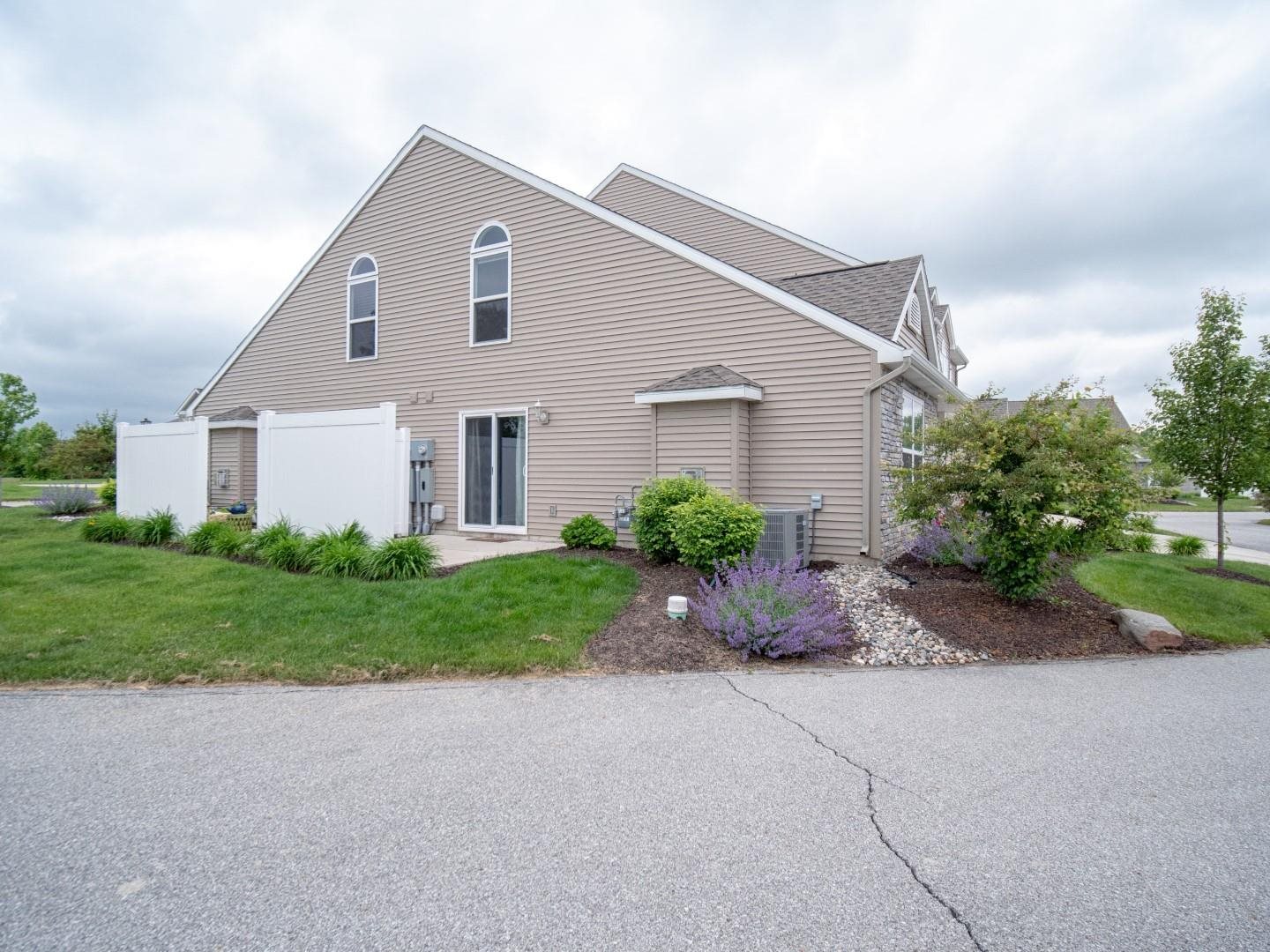 10025 Oak Trail Road Fort Wayne, IN 46825 - Photo 3 of 27