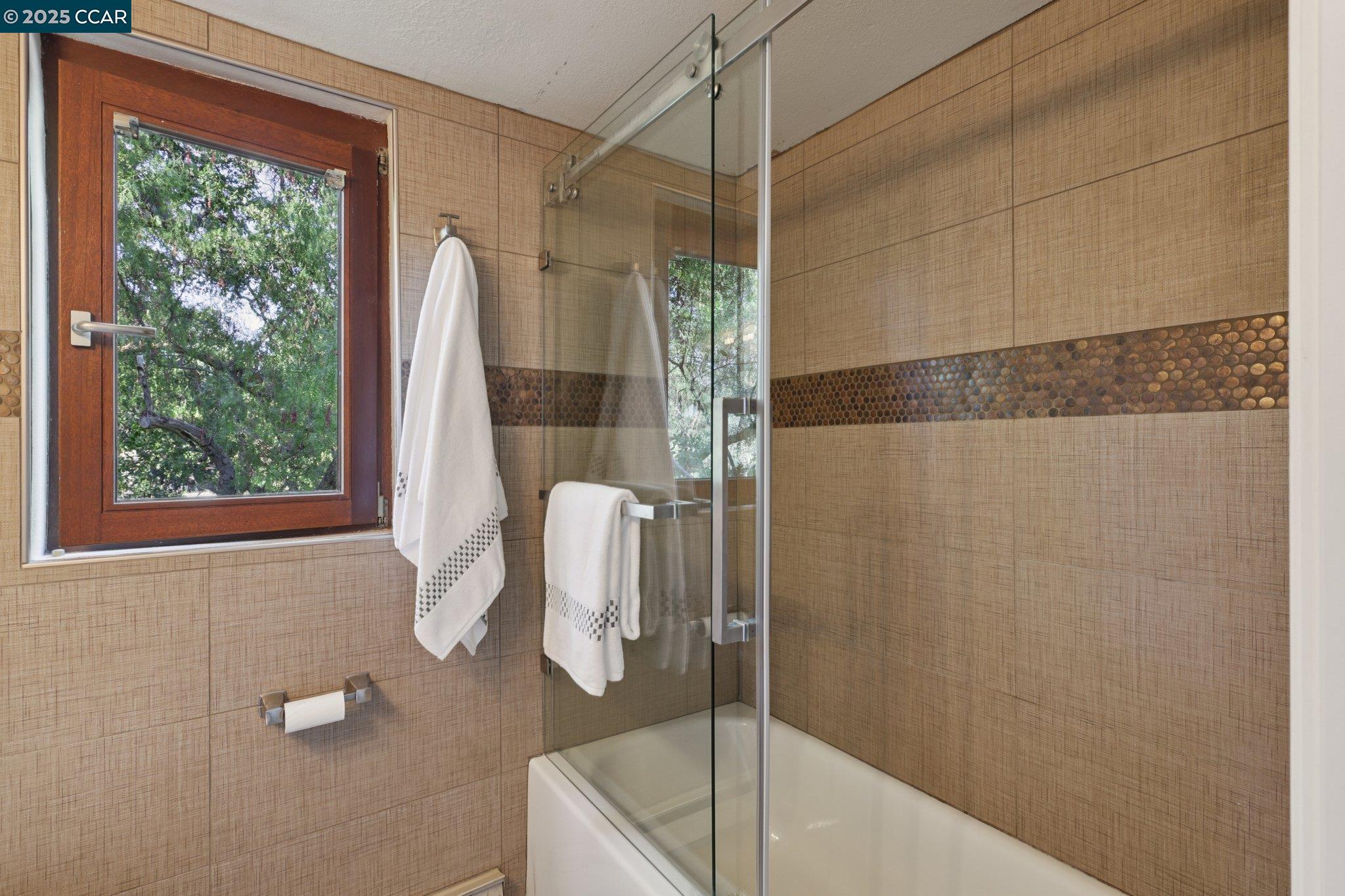 600 Suntree Lane, Unit 608 Pleasant Hill, CA 94523 - Photo 23 of 47 a bathroom with a bathtub and a shower