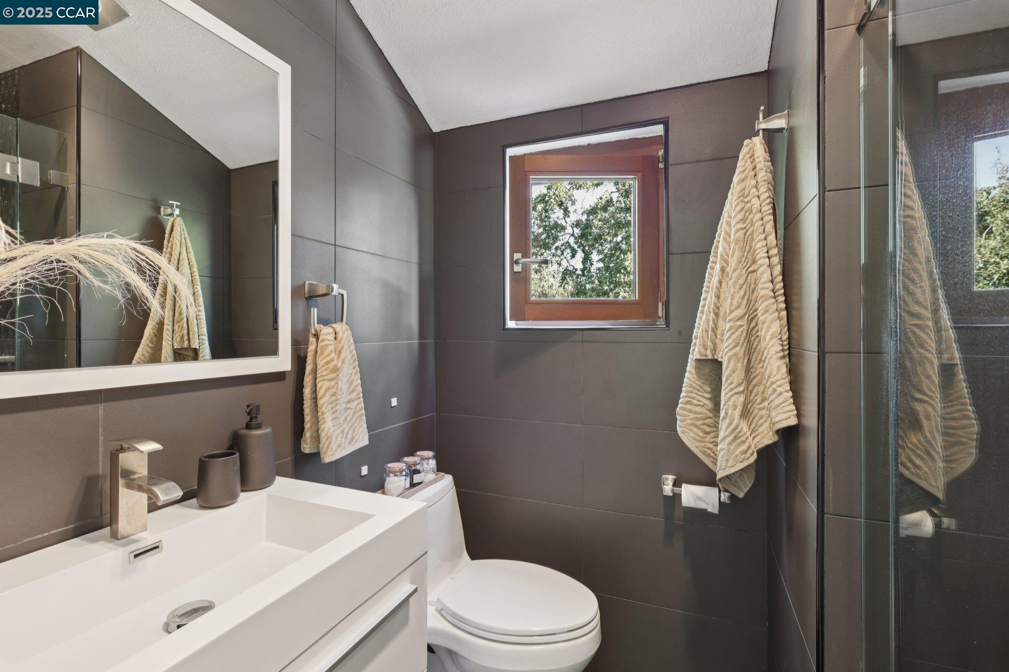 600 Suntree Lane, Unit 608 Pleasant Hill, CA 94523 - Photo 31 of 47 a bathroom with a sink toilet and shower