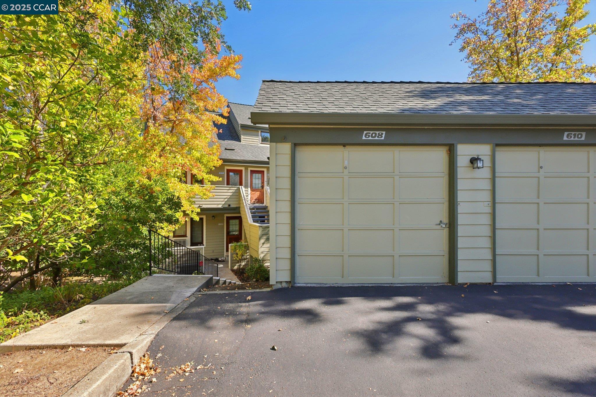 600 Suntree Lane, Unit 608 Pleasant Hill, CA 94523 - Photo 36 of 47 a front view of a house with a garden