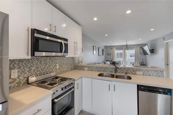 $295,000 | 1461 South Ocean Boulevard, Unit 222, Lauderdale-by-the-Sea, FL 33062