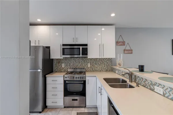 $295,000 | 1461 South Ocean Boulevard, Unit 222, Lauderdale-by-the-Sea, FL 33062