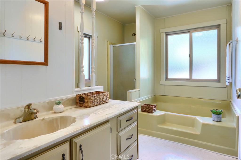2843 East Westfall Road Mariposa, CA 95338 - Photo 20 of 47 a bathroom with a tub sink and mirror