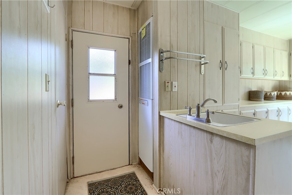 2843 East Westfall Road Mariposa, CA 95338 - Photo 33 of 47 a bathroom with a granite countertop sink and a mirror