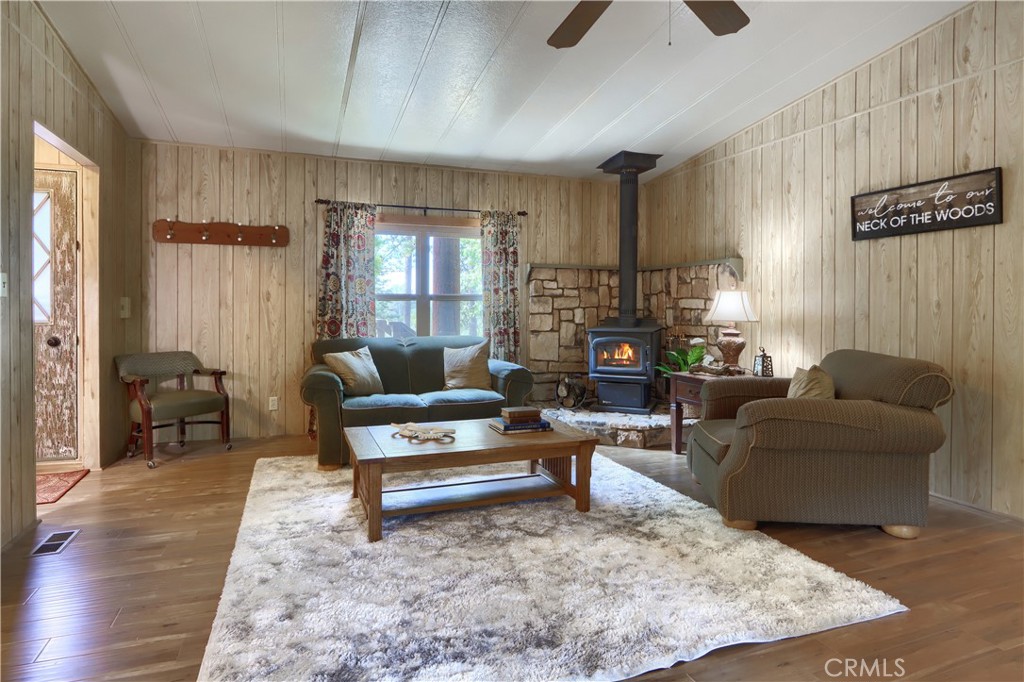 2843 East Westfall Road Mariposa, CA 95338 - Photo 8 of 47 a living room with furniture and a fireplace