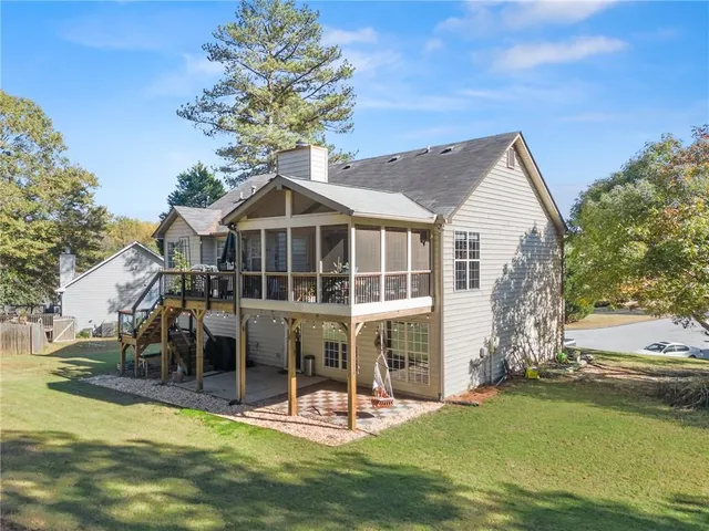 a view of a house with swimming pool and yard