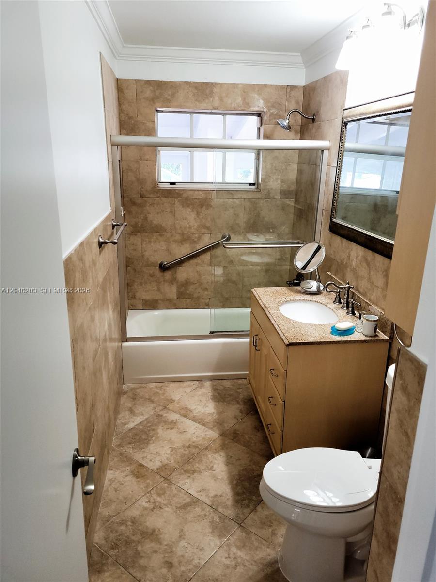 5200 Southwest 89th Place Miami, FL 33165 - Photo 15 of 25