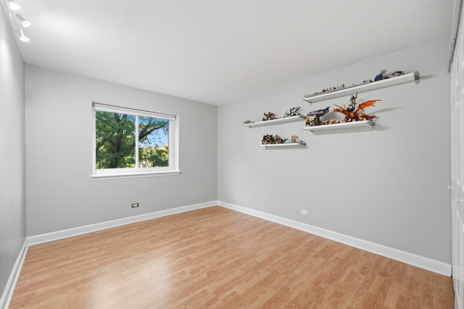 220 South Roselle Road, Unit 321 Schaumburg, IL 60193 - Photo 16 of 33 Gallery Image 16