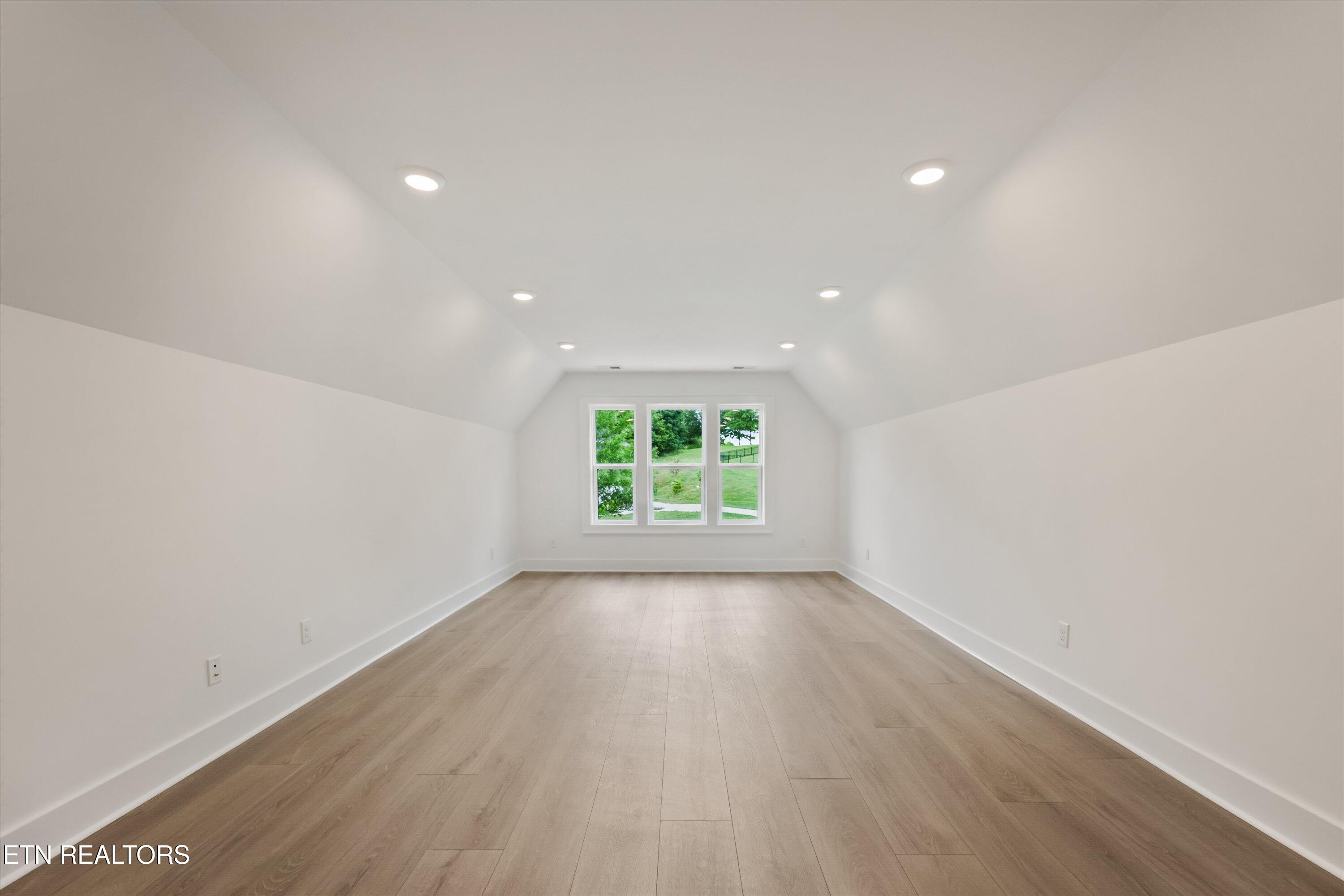 105 Mistletoeberry Road Oak Ridge, TN 37830 - Photo 37 of 60 100-105 Mistletoeberry Rd47