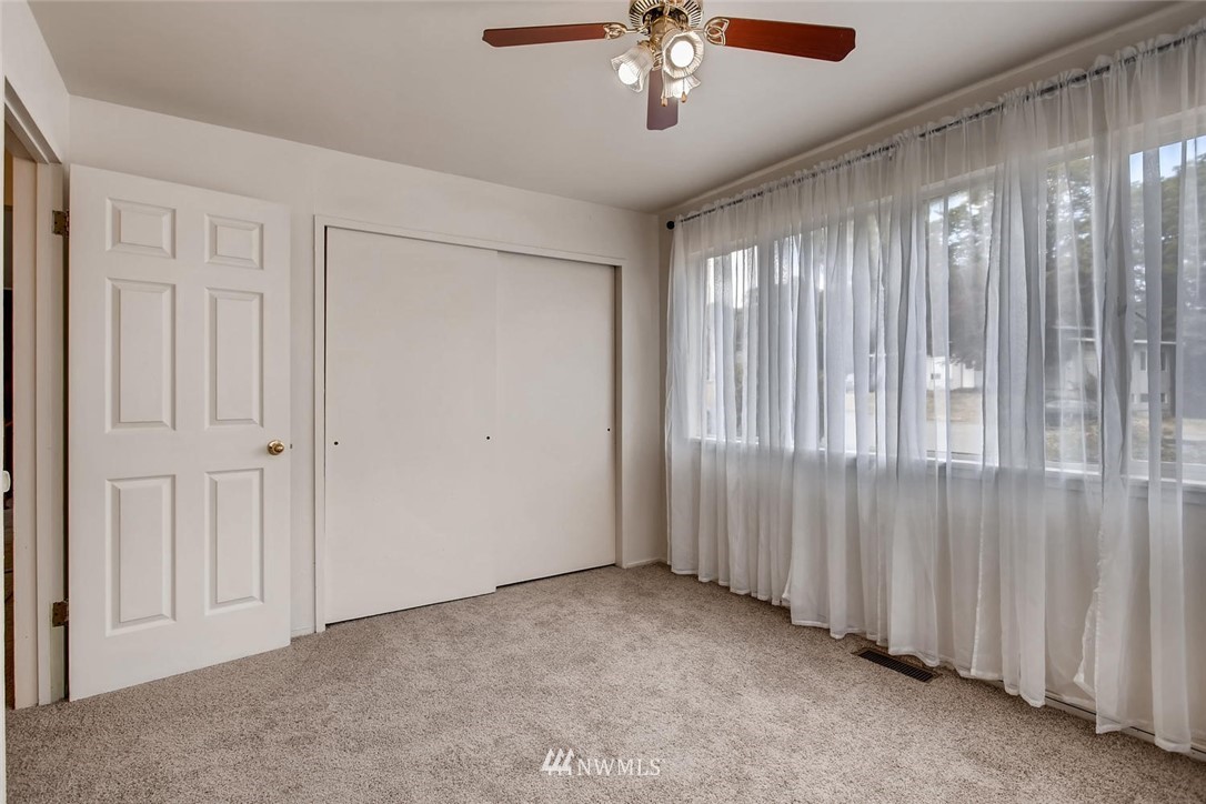 205 Northwest 6th Street Renton, WA 98057 - Photo 12 of 25