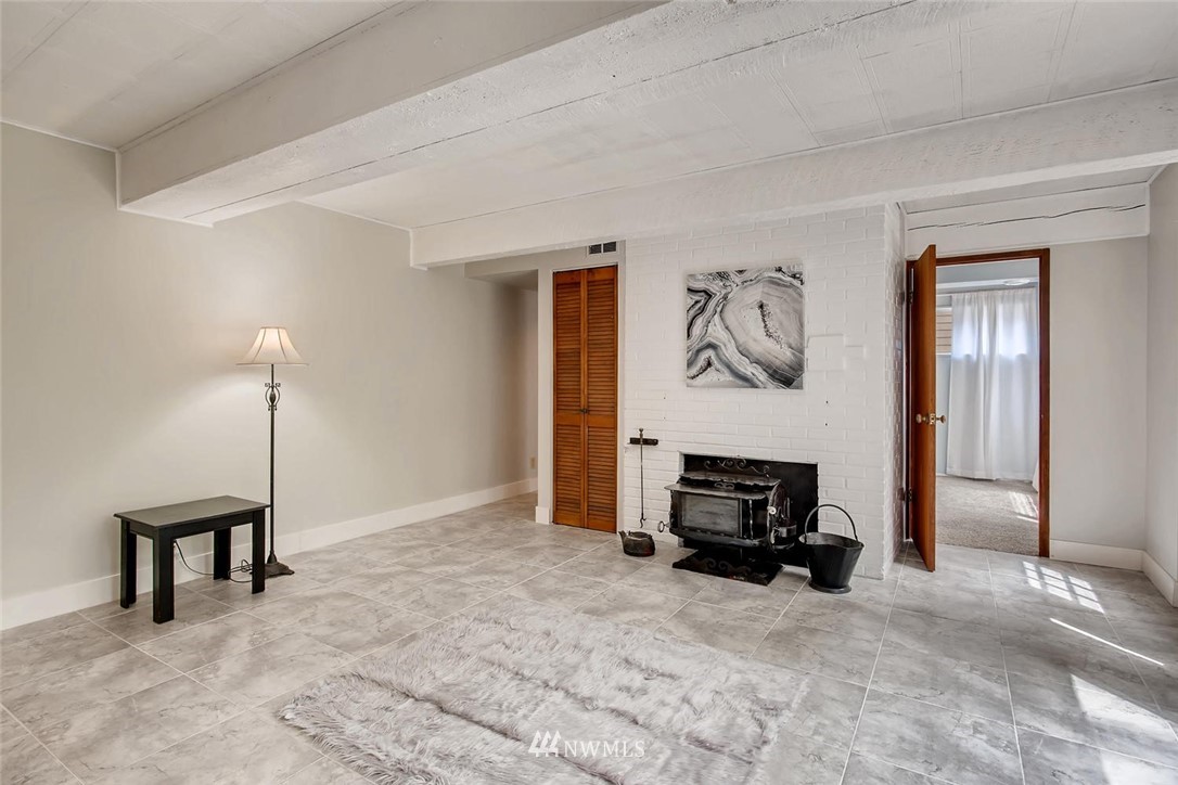 205 Northwest 6th Street Renton, WA 98057 - Photo 16 of 25