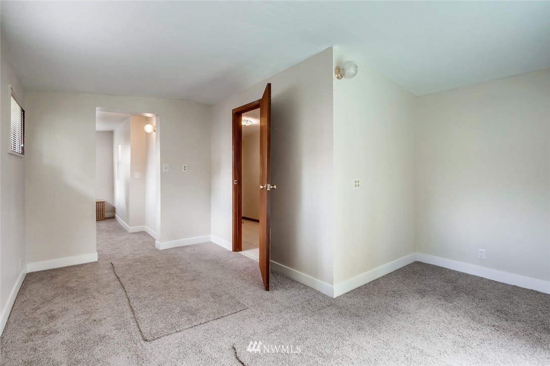 205 Northwest 6th Street Renton, WA 98057 - Photo 4 of 25