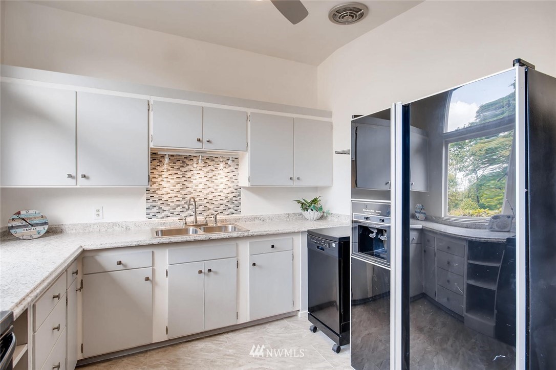 205 Northwest 6th Street Renton, WA 98057 - Photo 8 of 25