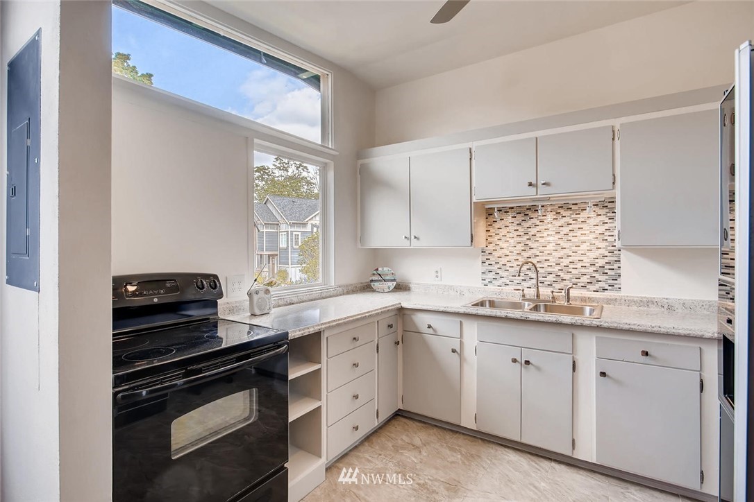 205 Northwest 6th Street Renton, WA 98057 - Photo 9 of 25