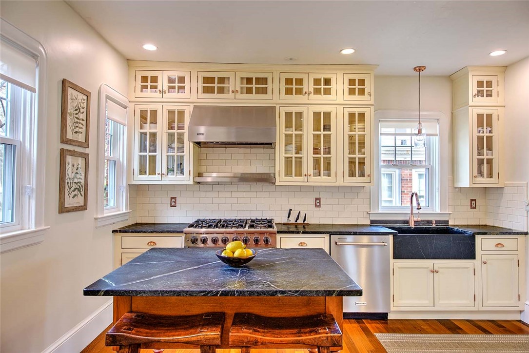 12 Holly Street Providence, RI 02906 - Photo 15 of 44