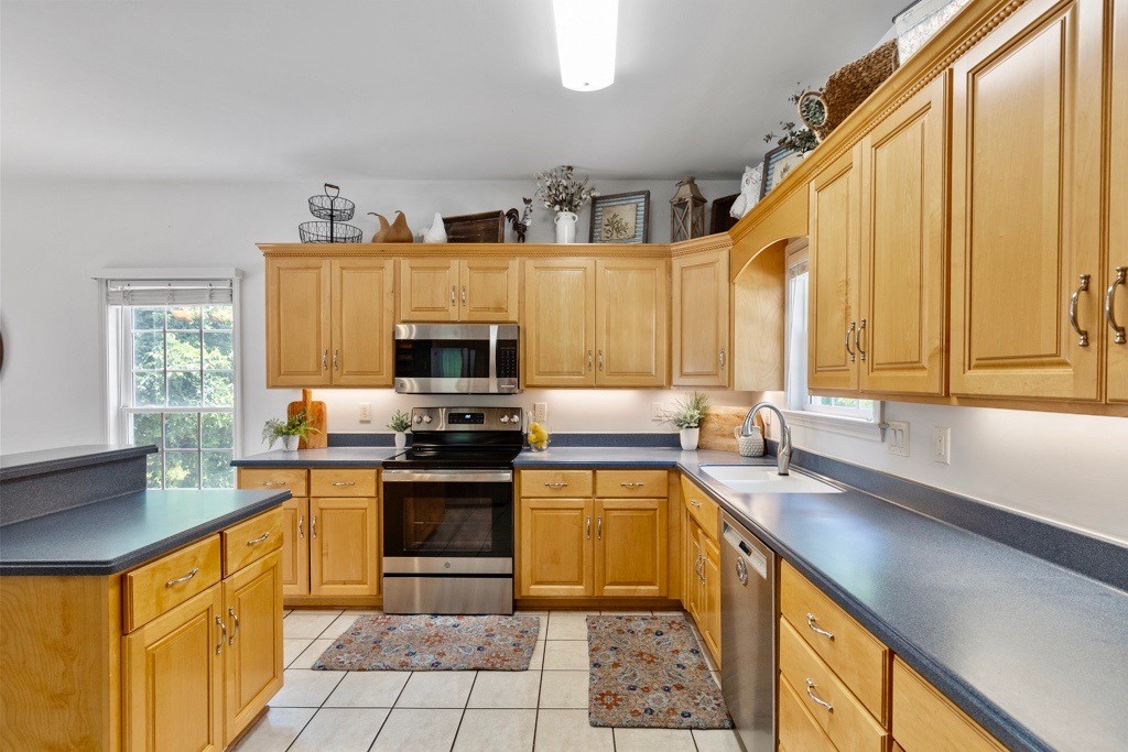 608 Old 6 Mile Road Central, SC 29630 - Photo 9 of 50 Corian Countertops
