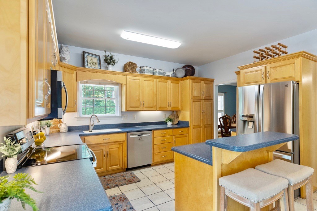 608 Old 6 Mile Road Central, SC 29630 - Photo 10 of 50 Plenty of Maple Cabinets
