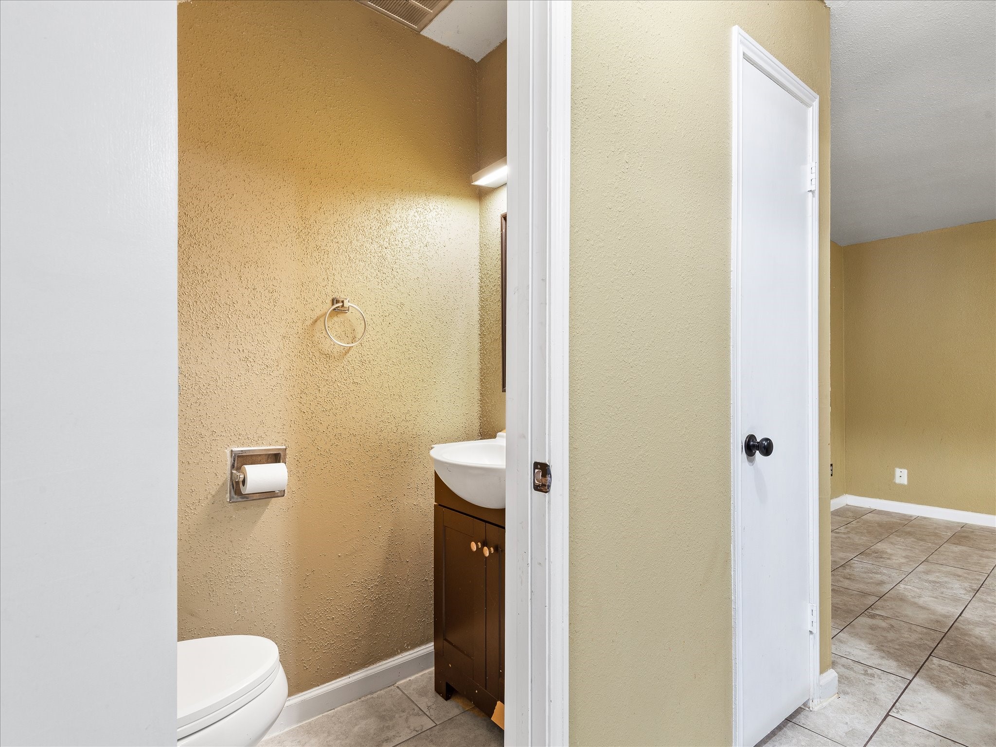 1425 Springrock Lane Houston, TX 77055 - Photo 12 of 30 a bathroom with a sink and toilet