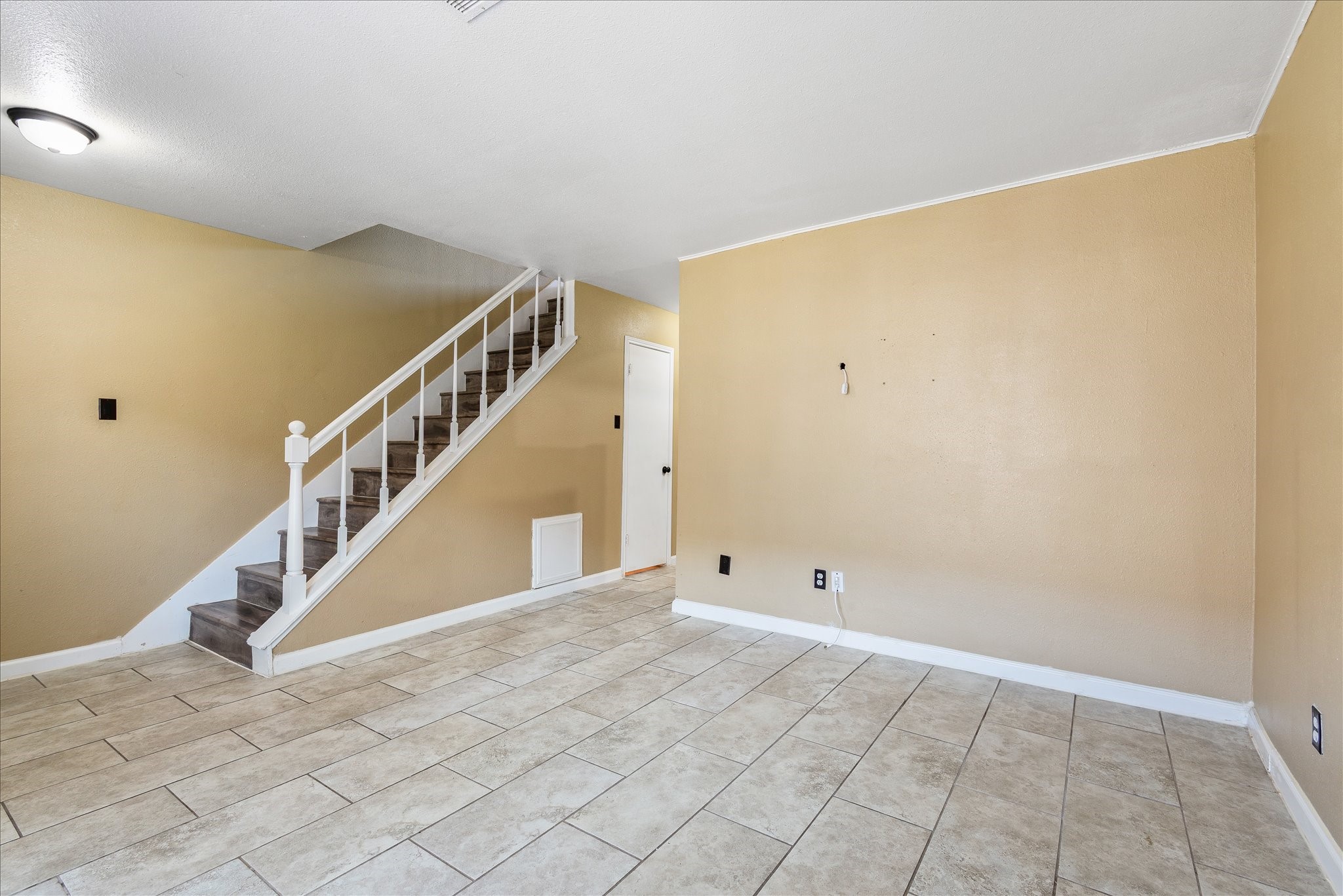 1425 Springrock Lane Houston, TX 77055 - Photo 5 of 30 a view of an entryway