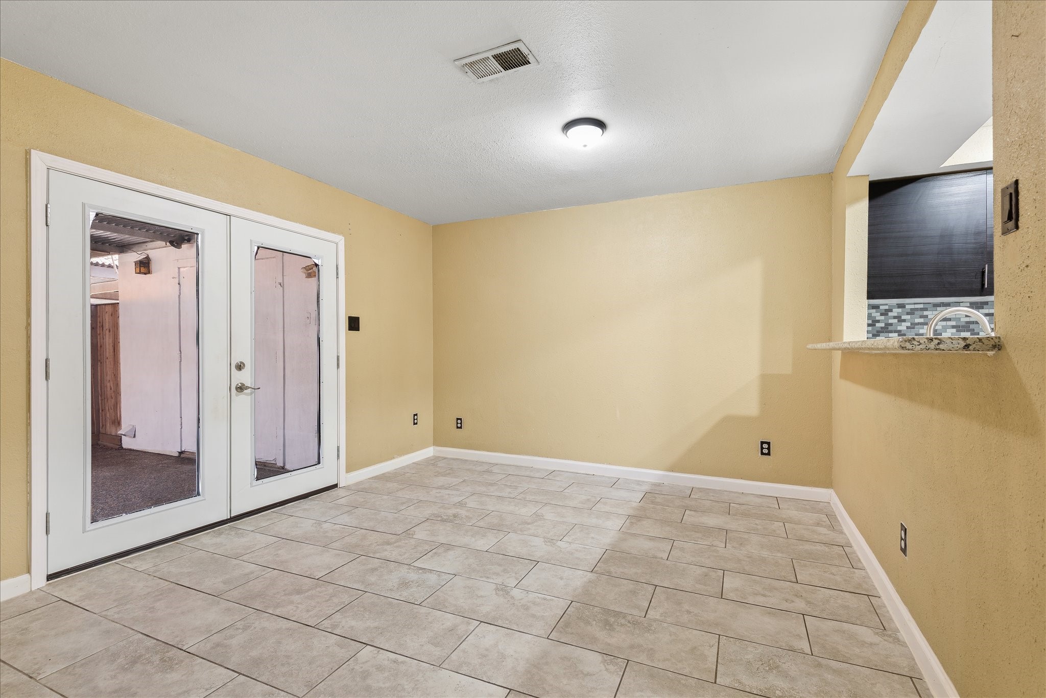 1425 Springrock Lane Houston, TX 77055 - Photo 10 of 30 a view of an empty room